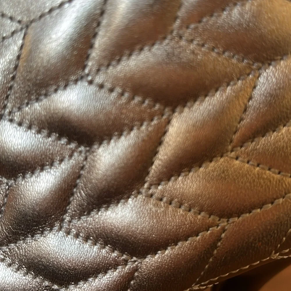 BCBG Sliver Quilted Leather Upper Boot 4” High Heels w/Black Tie Detail Size 7